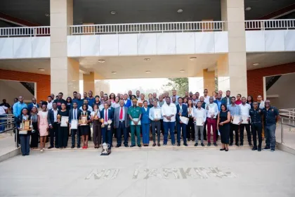 Recipients pose for photo with the guest of honour