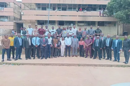 VC pose for a photo at the Old Residence after launching the upgraded internet connectivity